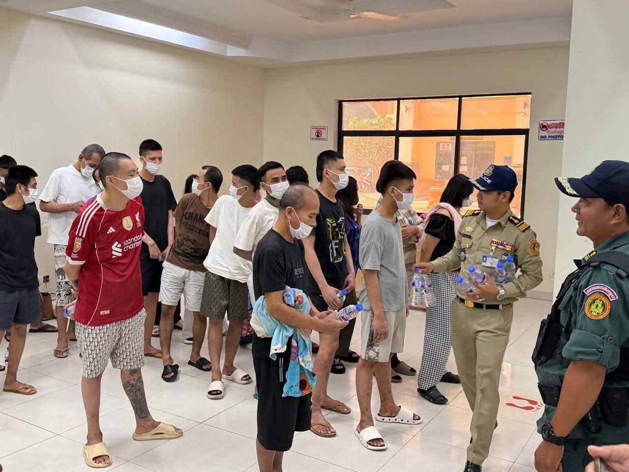 柬埔寨遣返24名泰国人并接收82名劳工